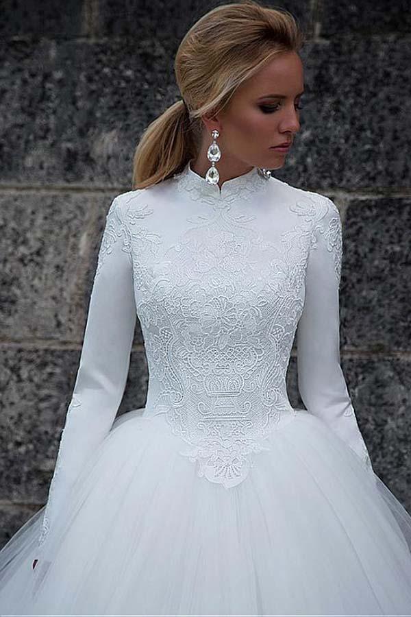 Abito da sposa vintage in raso con collo alto e vita naturale a gonna ampia