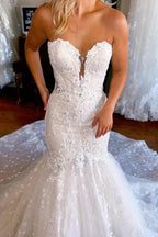 Robe de mariée sirène sans manches en dentelle ancienne style bien-aimée vintage