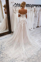 Abito da sposa vintage con scollo a cuore, maniche corte a sbuffo e gonna a trapezio in pizzo