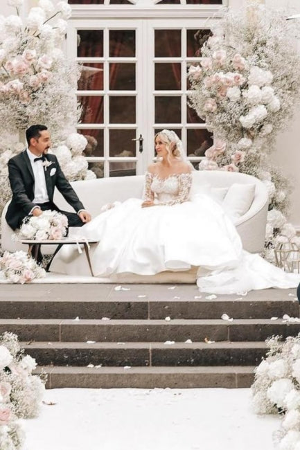 Abito da sposa vintage bianco a maniche lunghe in raso con pizzo