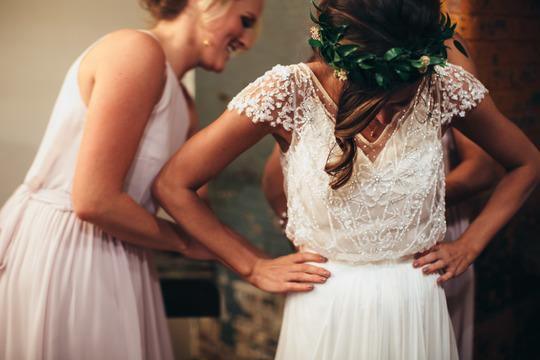 Vestidos de novia románticos de corte A con escote en V y cuentas, vestido de novia sexy de gasa