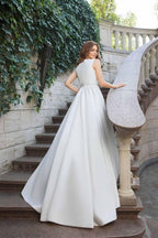Vestidos de novia escote redondo, corte A, cola larga, sencillo, satén