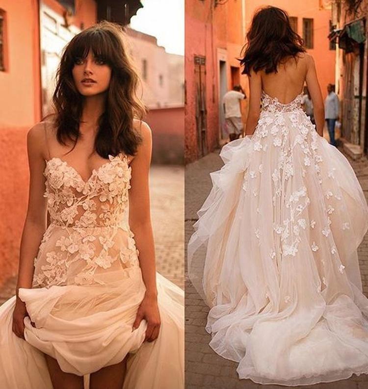 Robes de mariée bretelles ligne A dos nu traîne brosse tulle longue robe nuptiale