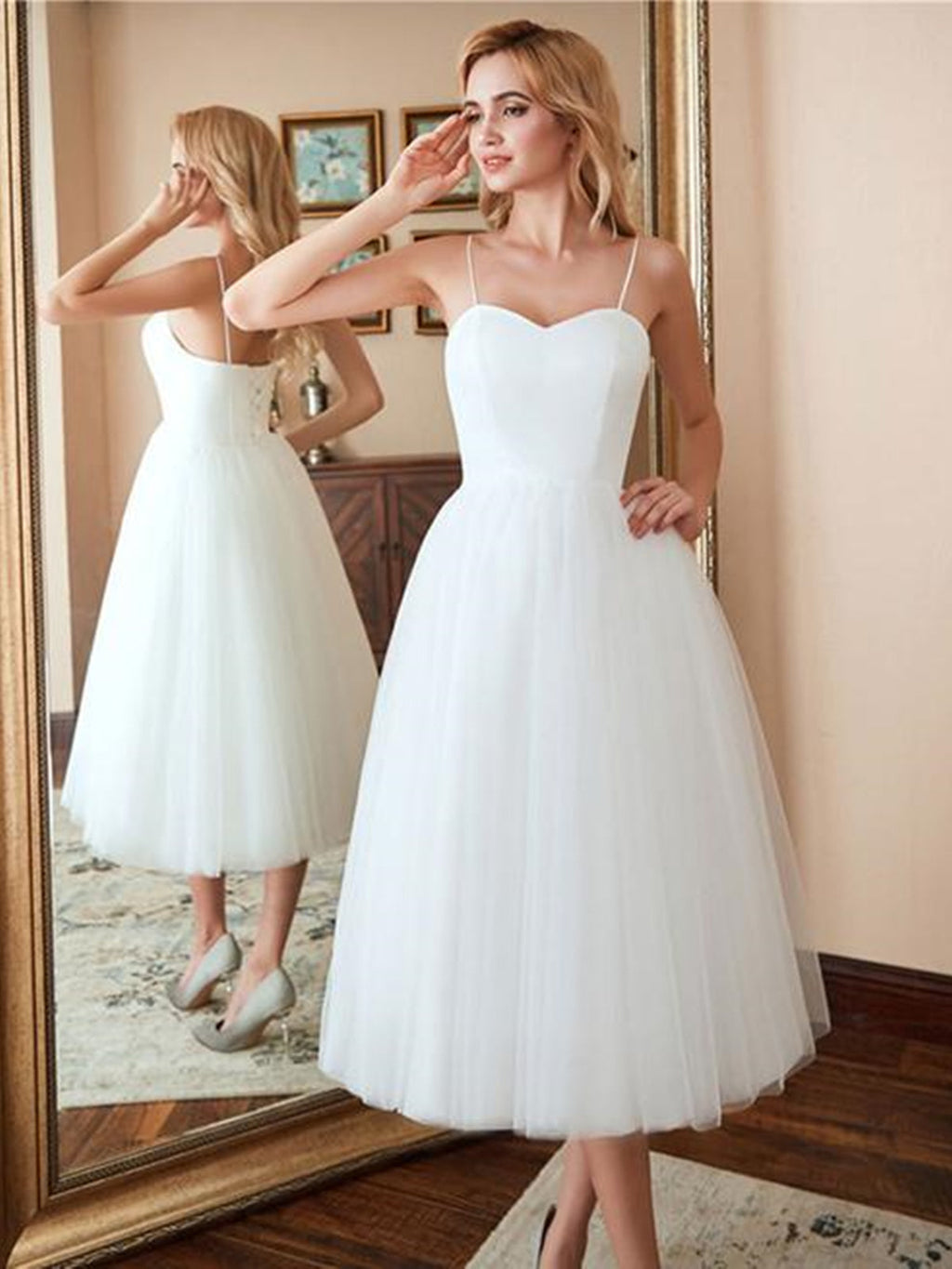Vestidos de Noiva Brancos Curto em Linha A com Decote Coração em Tule e Comprimento Chá