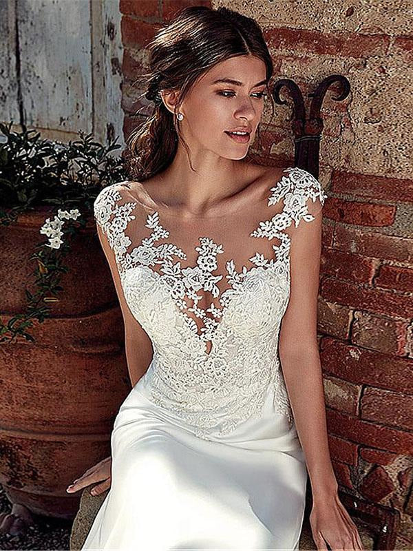 Bainha de comboio de corte de vestido de noiva com mangas de ilusão de chiffon branco