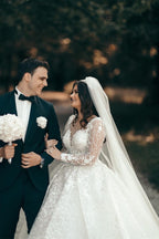 Weißes A-Linien-Brautkleid mit Herzausschnitt und langen Ärmeln und Spitze
