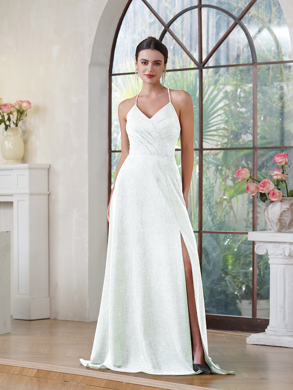 Vestido de Festa Elegante Longo em Linha A com Decote em V, Alças ao Pescoço, Seda Brilhante, Fenda Lateral e Bolso
