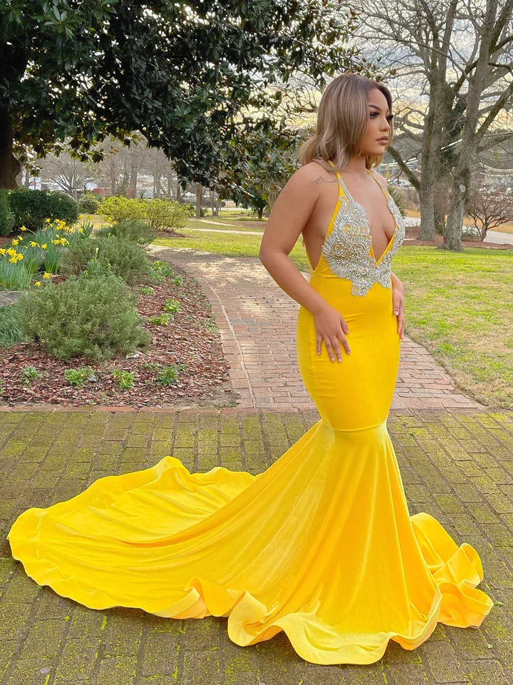 Vestidos de fiesta sirena hasta el suelo con encaje de apliques amarillos, escote en V y tirantes finos tipo espagueti
