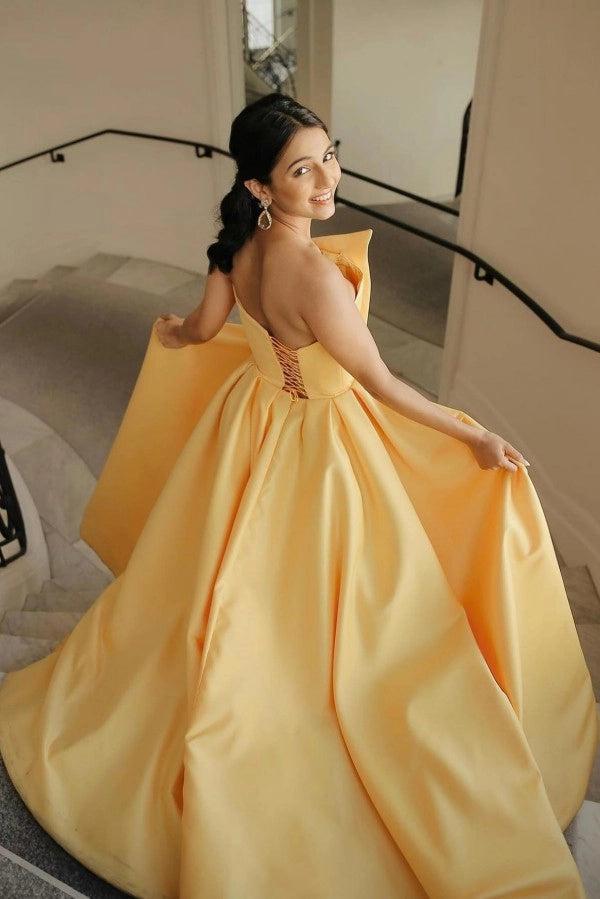 Vestido de baile de cetim amarelo vestido de baile sem alças plissado parte traseira do espartilho